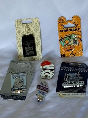 Backpack pin buttons